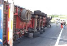 tir si ribalta sulla Strada Consortile